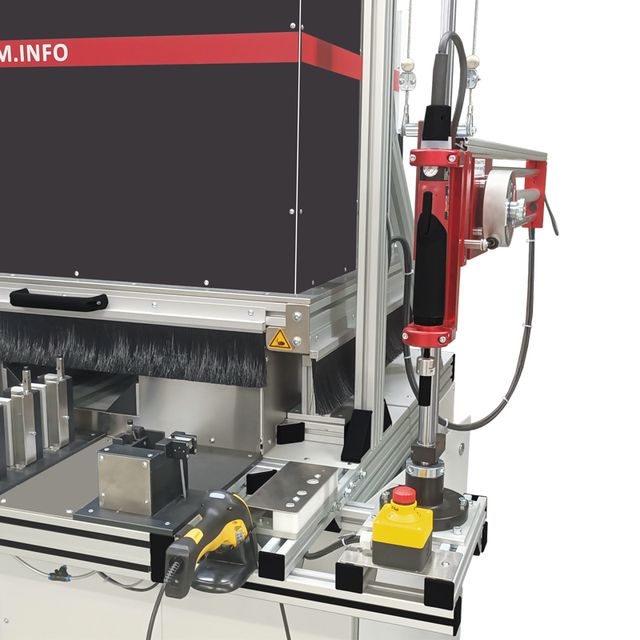 compact.UNI w/ lateral screwing position control stands
